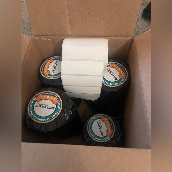 Rollo thermal printer with shipping labels and small labels - Picture 2 of 4